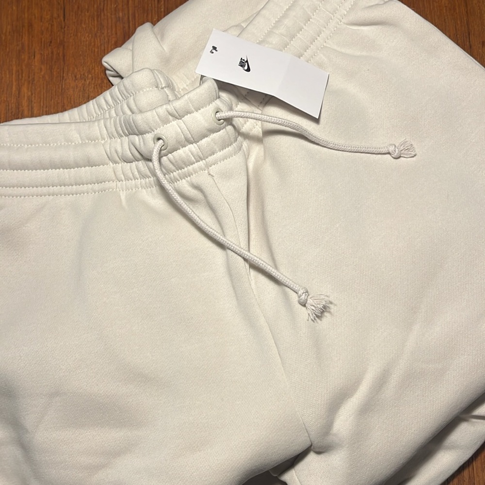 Nike Sportswear Phoenix Fleece
Women's Mid-Rise Open-Hem Pants M - Picture 2 of 4